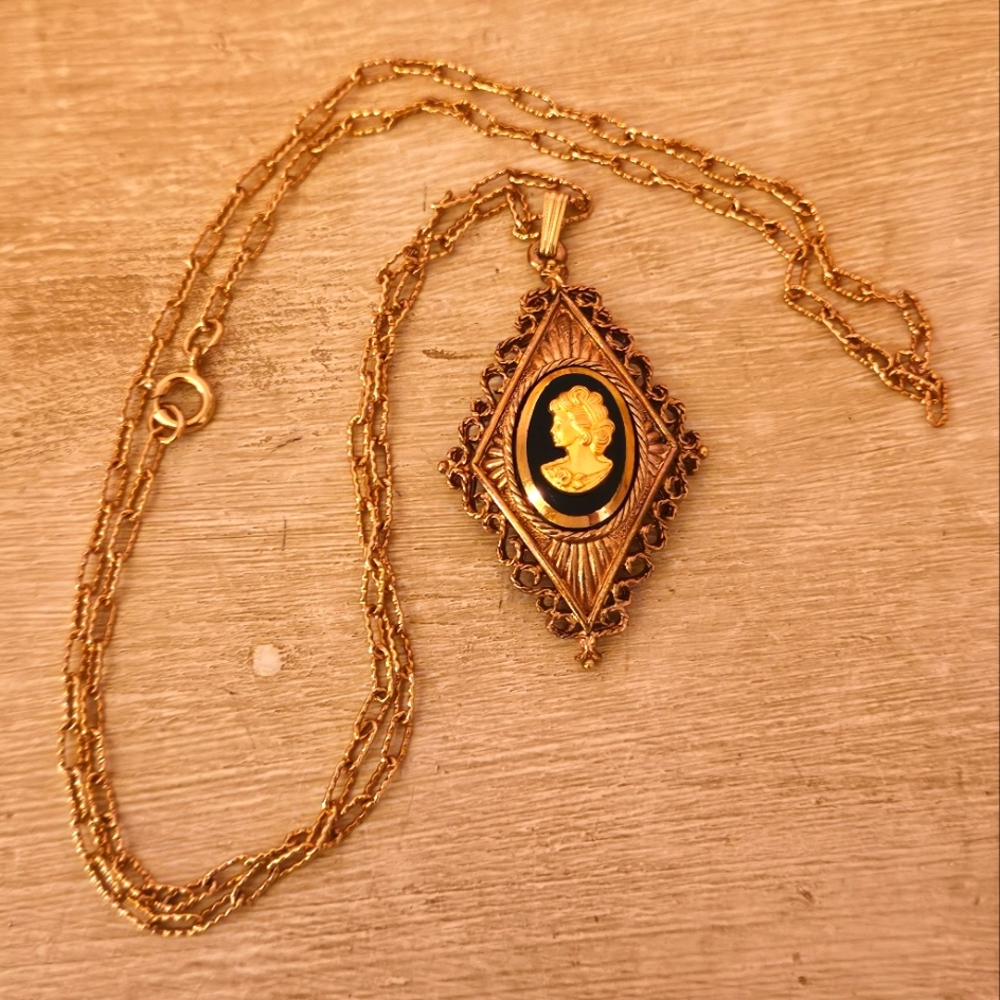 Vintage Cameo Necklace
